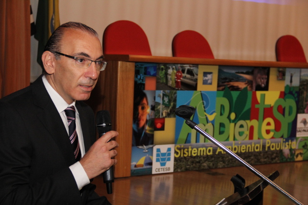Dr. Julio Elito
