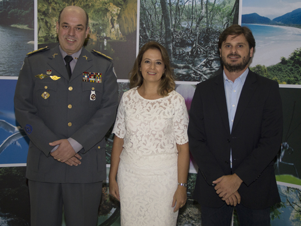 Cel. PM Rogério Xavier, comandante da Polícia Ambiental, Patrícia Iglecias e Sergio Marçon, coordenador da CFA