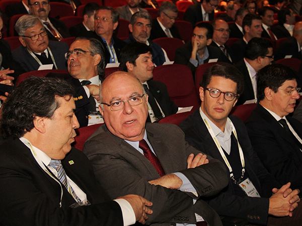 O presidente da ABAG, Luiz Carlos Corrêa Carvalho, o secretário de agricultura, Arnaldo Jardim e o secretário do meio ambiente, Ricardo Salles