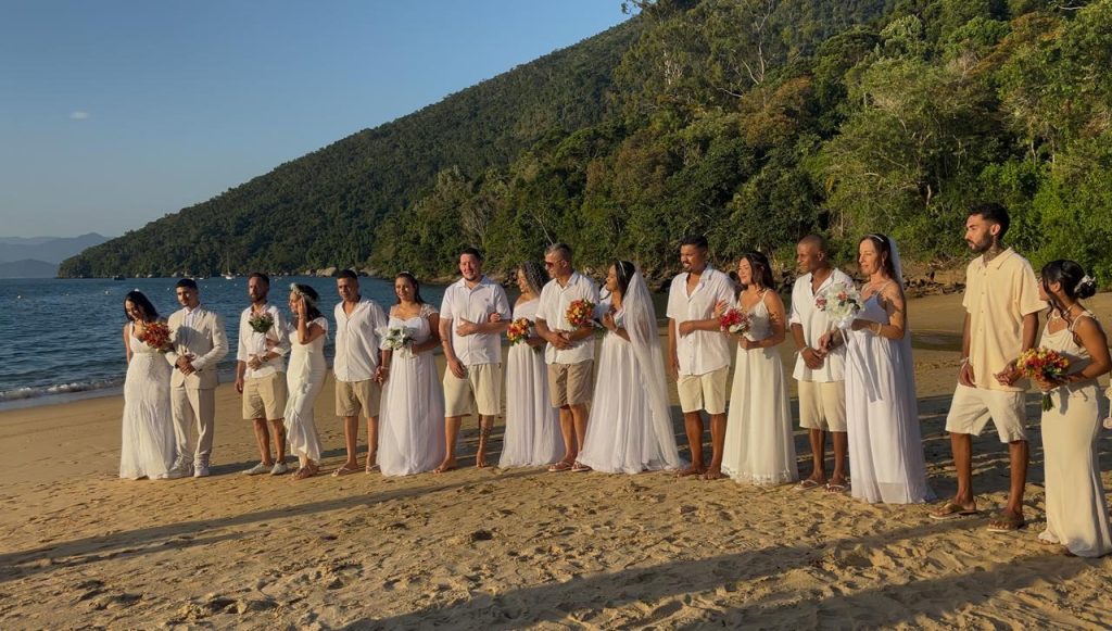 Casamento coletivo na Ilha Anchieta